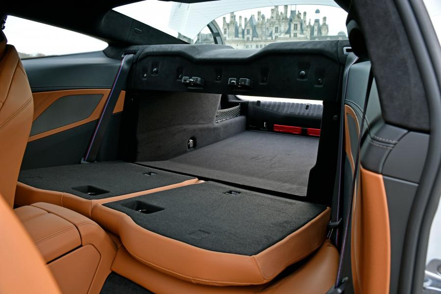 Интерьер BMW 840d xDrive M Sport (G15) 2018 года  (WW) (фото 29 из 38)